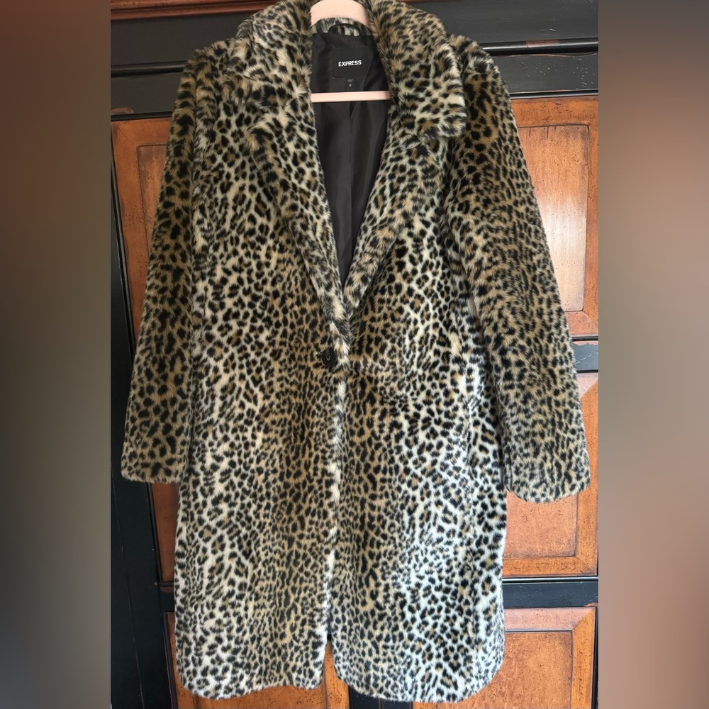 FAUX FUR COAT SIZE LARGE